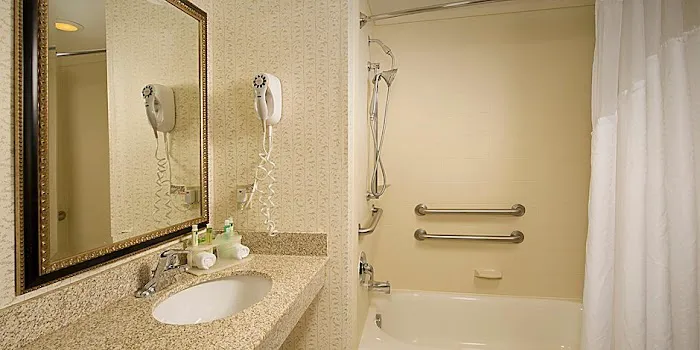 Holiday Inn Express & Suites Columbia East - Elkridge 5