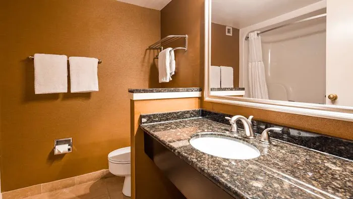 Best Western Plus Best WesternI Airport Hotel - Arundel Mills 4