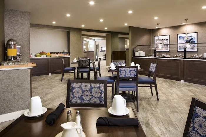 DoubleTree by Hilton Hotel Laurel 4