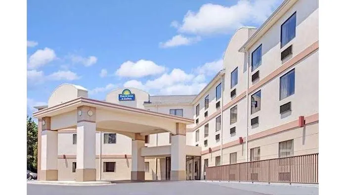 Days Inn & Suites by Wyndham Laurel Near Fort Meade 4