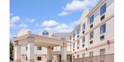 Days Inn & Suites by Wyndham Laurel Near Fort Meade