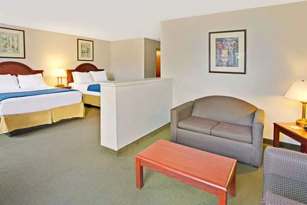 Days Inn & Suites by Wyndham Laurel Near Fort Meade 4