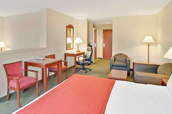 Days Inn & Suites by Wyndham Laurel Near Fort Meade 4