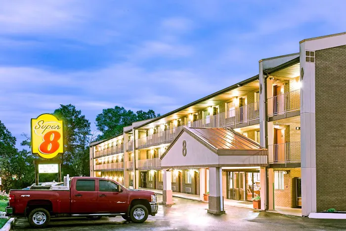 Super 8 by Wyndham Laurel 4