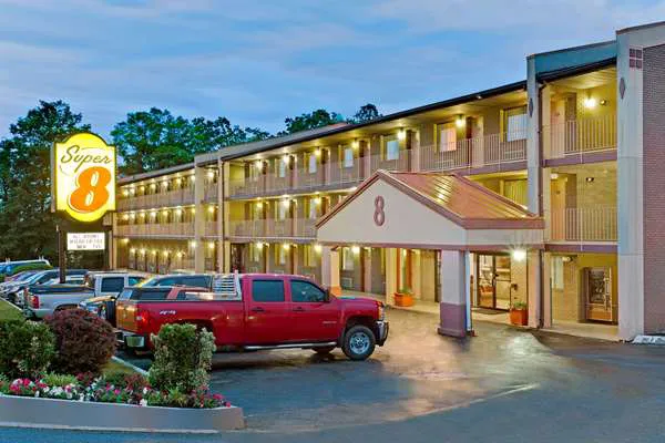 Super 8 by Wyndham Laurel 4
