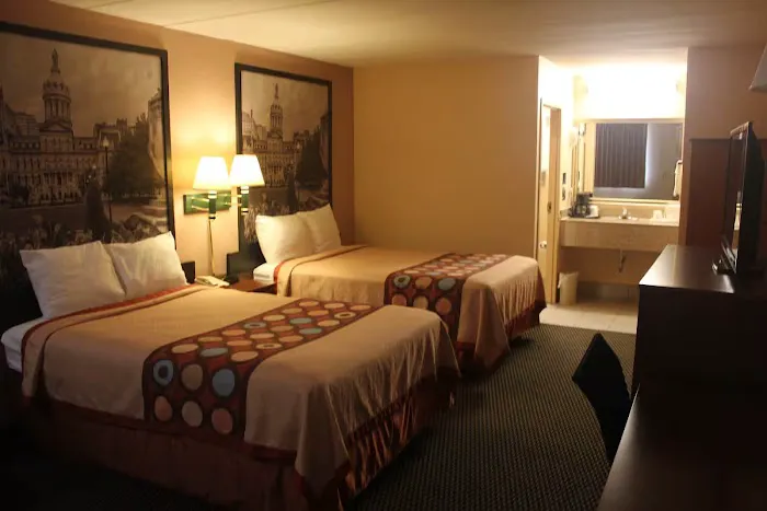Super 8 by Wyndham Laurel 4
