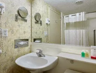 Ramada by Wyndham BWI Airport/Arundel Mills 4