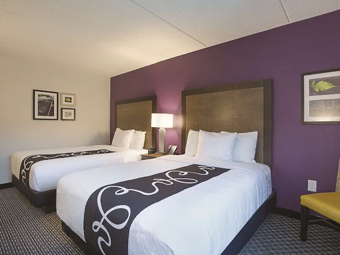 La Quinta Inn & Suites by Wyndham Baltimore BWI Airport 5