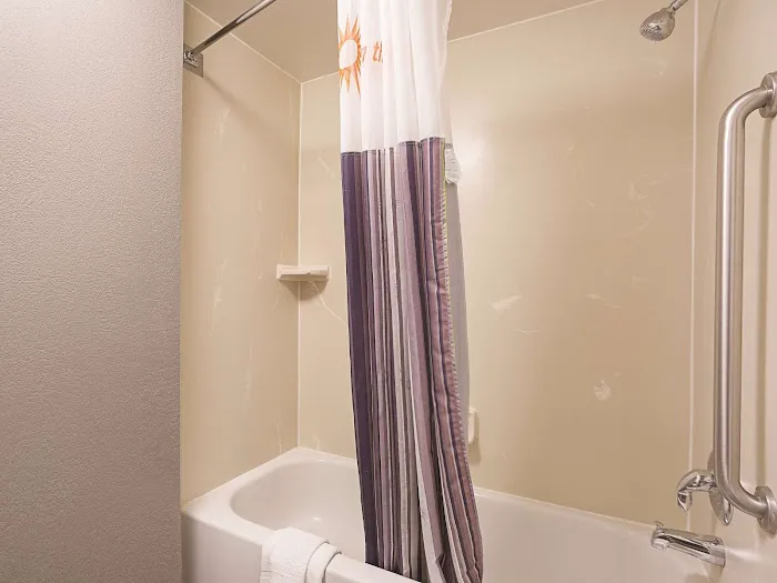 La Quinta Inn & Suites by Wyndham Baltimore BWI Airport 5