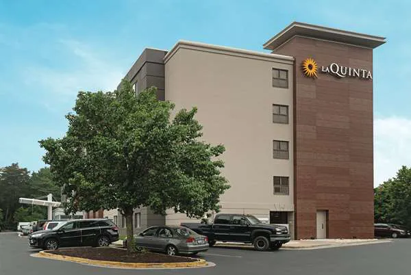 La Quinta Inn & Suites by Wyndham Baltimore BWI Airport 5