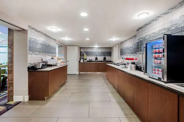 La Quinta Inn & Suites by Wyndham Baltimore BWI Airport 5