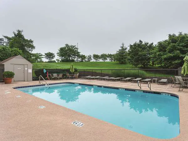 La Quinta Inn & Suites by Wyndham Baltimore BWI Airport 5