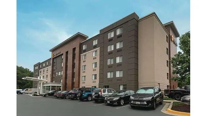 La Quinta Inn & Suites by Wyndham Baltimore BWI Airport 5