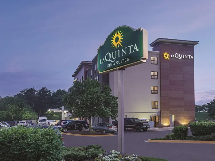 La Quinta Inn & Suites by Wyndham Baltimore BWI Airport 5