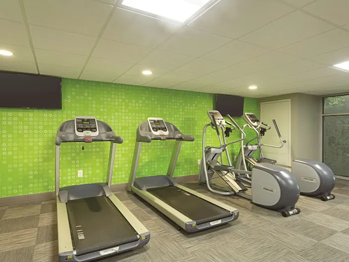 La Quinta Inn & Suites by Wyndham Baltimore BWI Airport 5