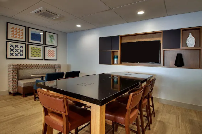 Holiday Inn Express Baltimore-Bwi Airport West by IHG 4