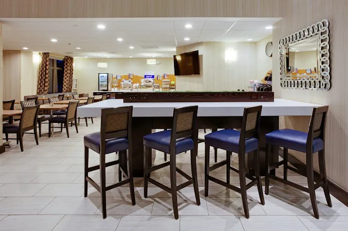 Holiday Inn Express & Suites Laurel by IHG 4
