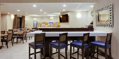Holiday Inn Express & Suites Laurel by IHG