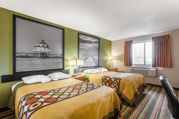 Super 8 by Wyndham College Park Wash DC Area 4