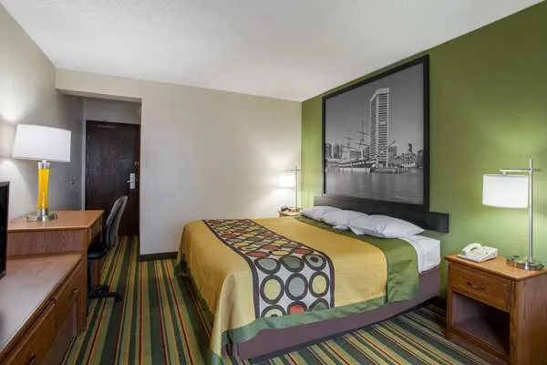 Super 8 by Wyndham College Park Wash DC Area 4