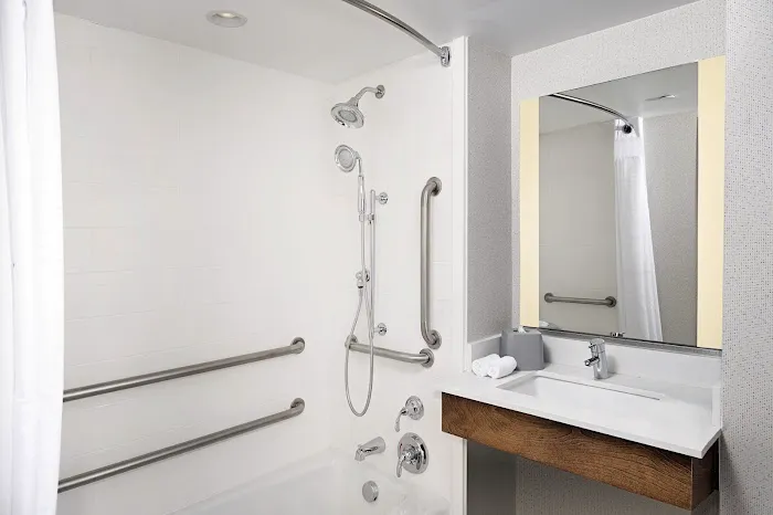 Holiday Inn Express & Suites College Park-University Area by IHG 4