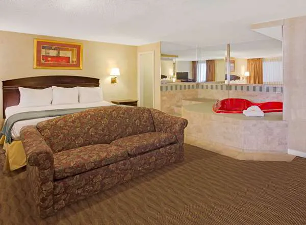 Days Inn by Wyndham Silver Spring 5