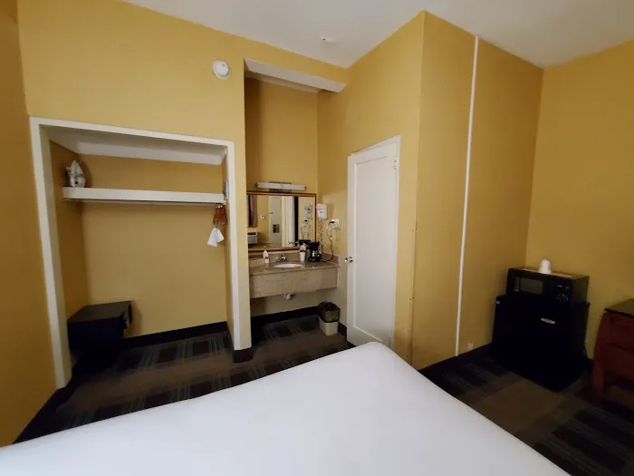 Travelodge by Wyndham Silver Spring 5