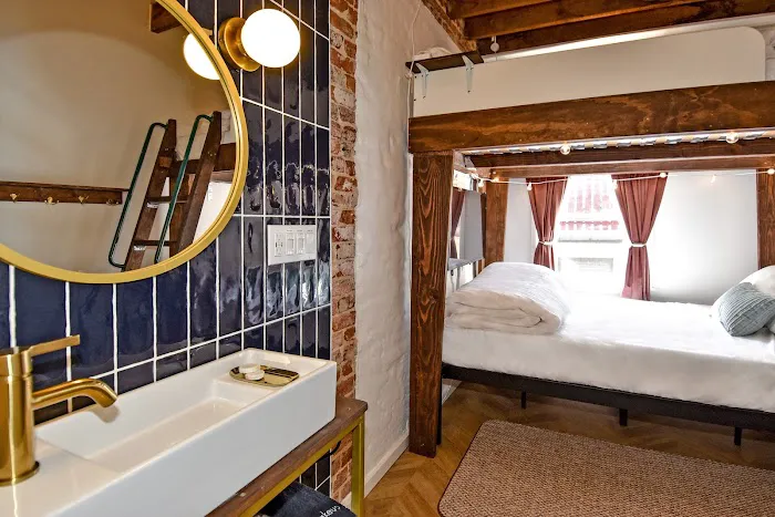 HighRoad Hotel 4