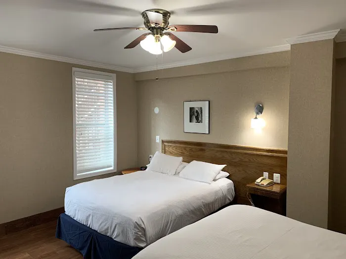 District hotel 4