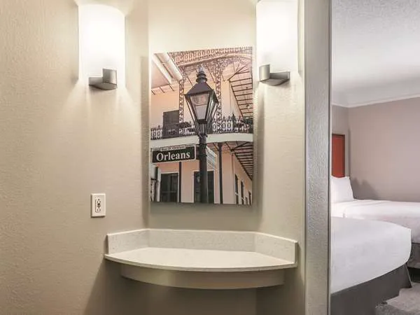 La Quinta Inn & Suites by Wyndham New Orleans Downtown 5