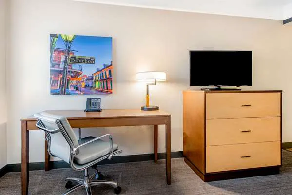 La Quinta Inn & Suites by Wyndham New Orleans Downtown 5