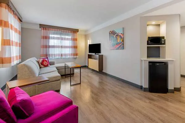 La Quinta Inn & Suites by Wyndham New Orleans Downtown 5