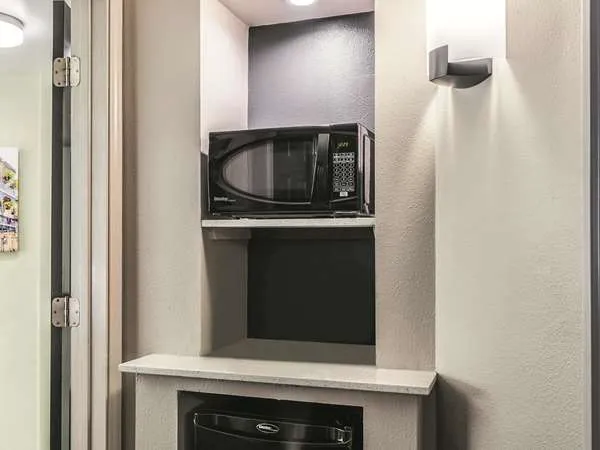 La Quinta Inn & Suites by Wyndham New Orleans Downtown 5
