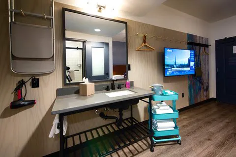 Moxy New Orleans Downtown/French Quarter Area 5
