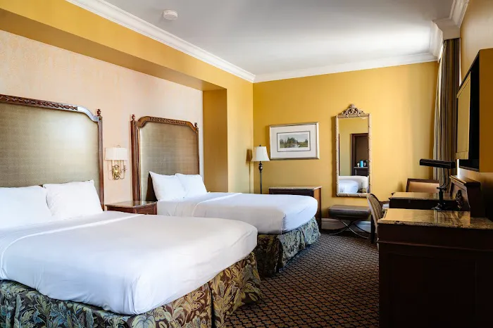 The Lafayette New Orleans by Kasa 5