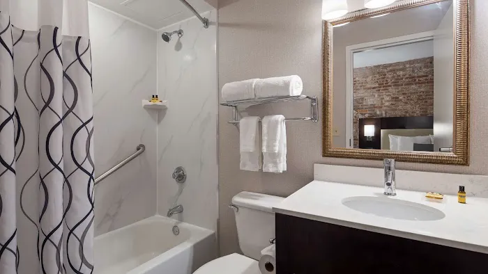 Best Western Plus St. Christopher Hotel 5
