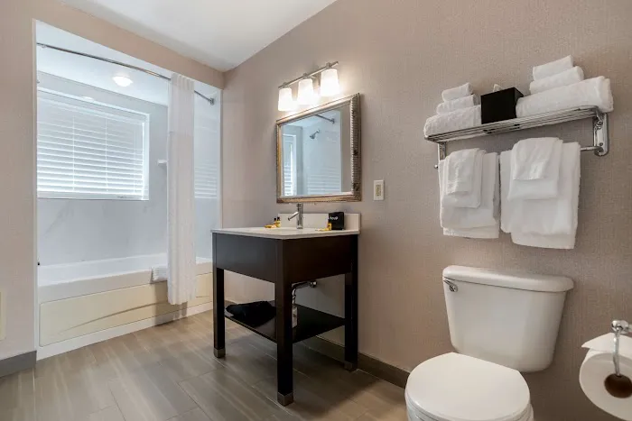 Best Western Plus St. Christopher Hotel 5
