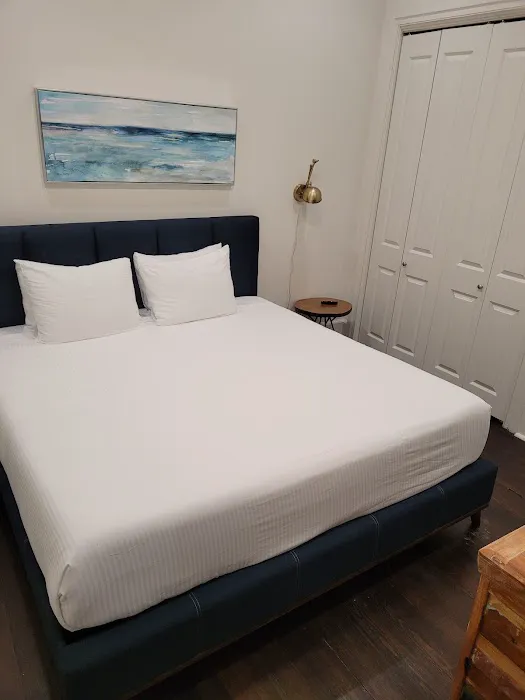 1 and 2 BR Luxury Condos Steps Away From French Quarter 5