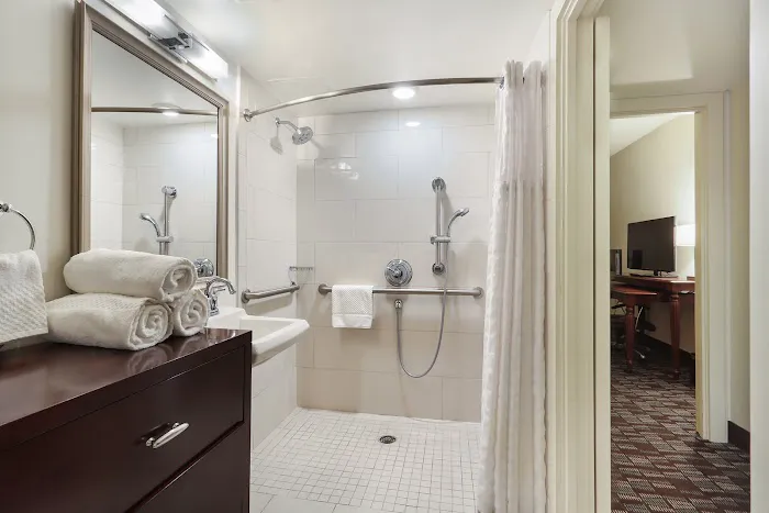 Embassy Suites by Hilton New Orleans 5