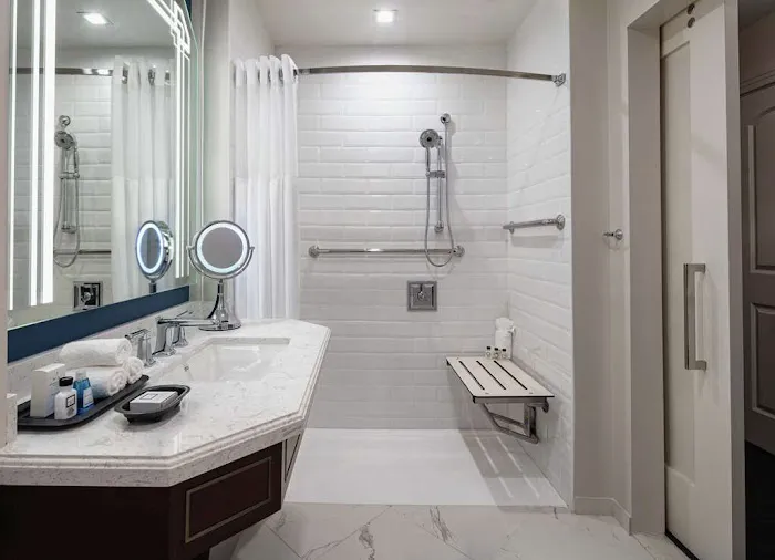 The Higgins Hotel New Orleans, Curio Collection by Hilton 5