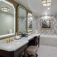 The Higgins Hotel New Orleans, Curio Collection by Hilton