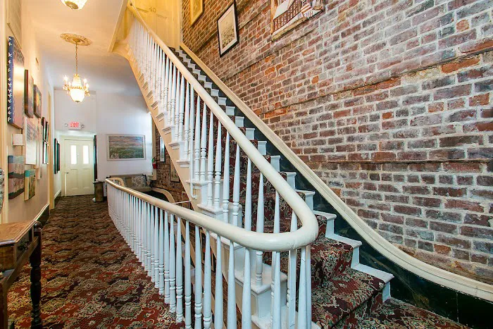 Lafitte Hotel and Bar 5