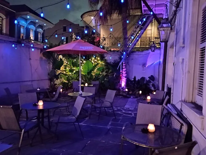 Lafitte Hotel and Bar 5