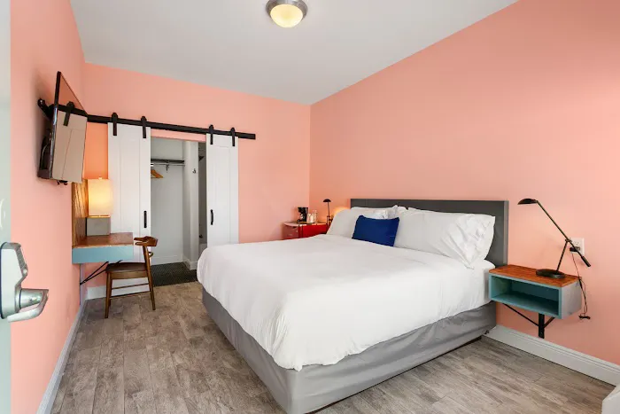 The Iris Motel 5