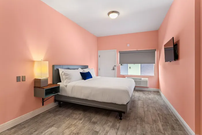The Iris Motel 5