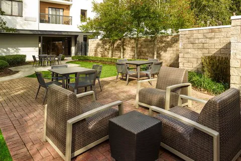 Courtyard New Orleans Metairie 4