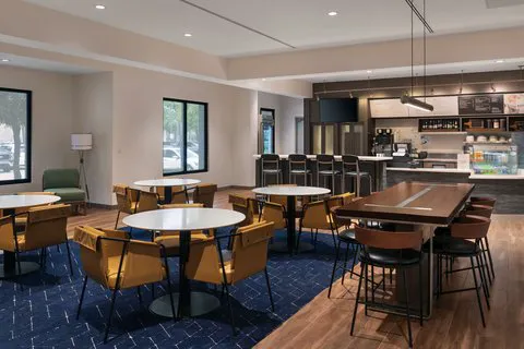 Courtyard New Orleans Metairie 4