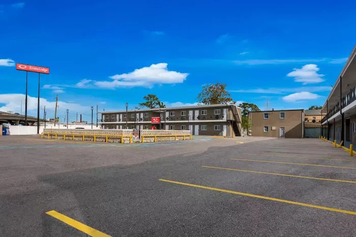 Econo Lodge 4