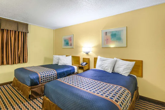 Rodeway Inn 4