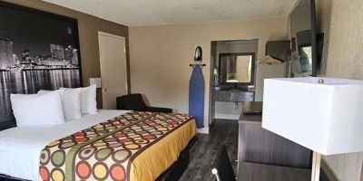 Super 8 by Wyndham Metairie